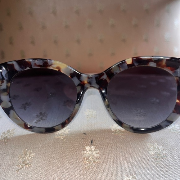 Like New Tory Burch sunglasses model TY7115 - Picture 8 of 9